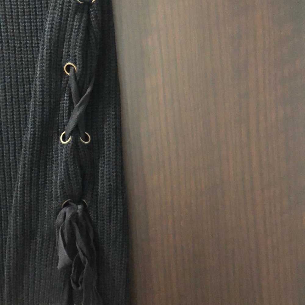 Love Tree Mock Neck Sleeveless Sweater NWOT - Picture 2 of 3